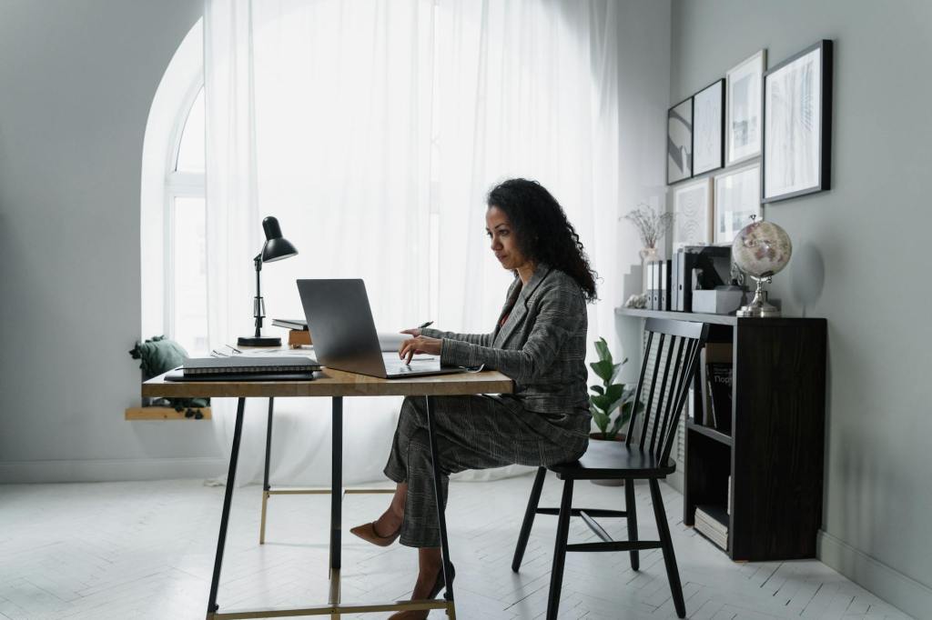 What salary is needed to live comfortably in&nbsp;Chicago?